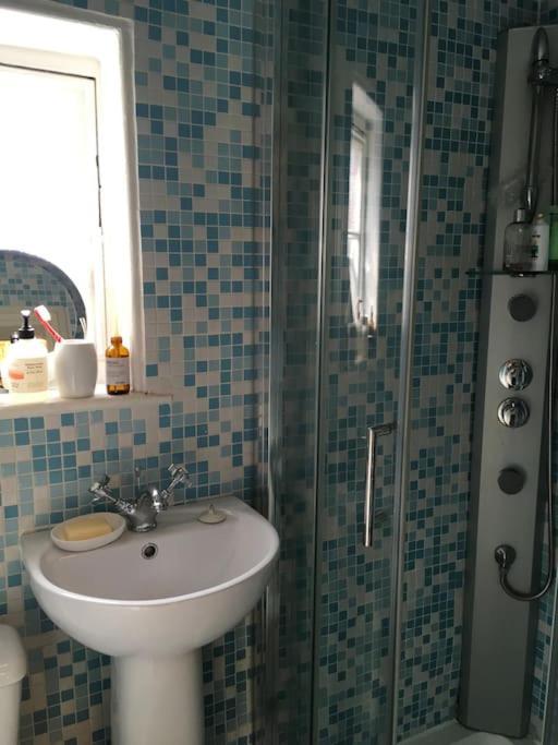 Stylish Two Large Double Bedroom House In Central Harrogate With On Street Parking ภายนอก รูปภาพ